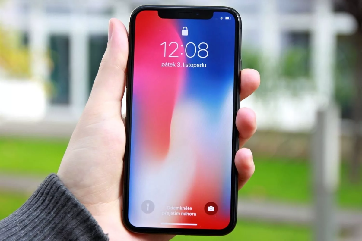 Iphone x 128. Айфон х в руке. Apple iphone x в руке. Экран айфон 10. Айфон Икс в руках.