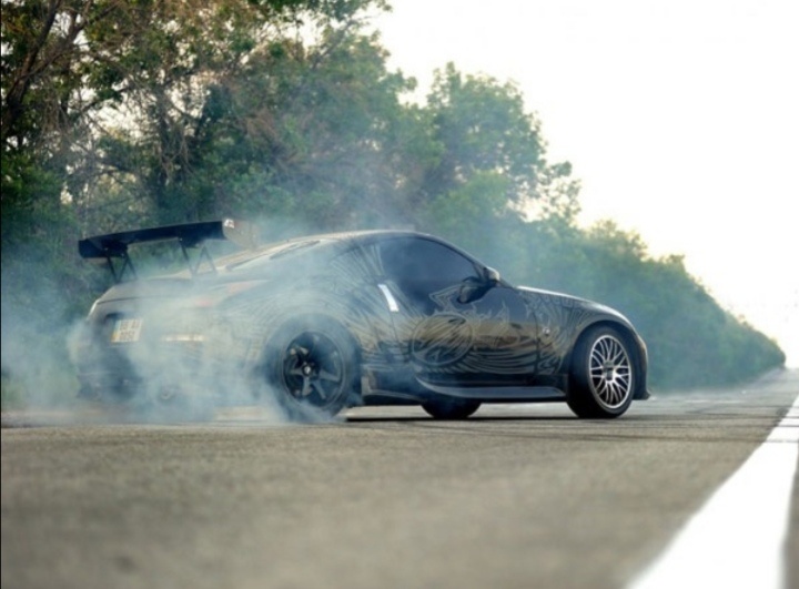 Дрифтинг (Drifting) — это искусство вождения автомобиля в управляемом заносе. Чтобы показать высокие результаты модели авто для дрифта всегда проходят тщательную подготовку. Представляем Вашему вниманию ТОП 10 автомобилей, которые признаны лучшими для дрифта.
