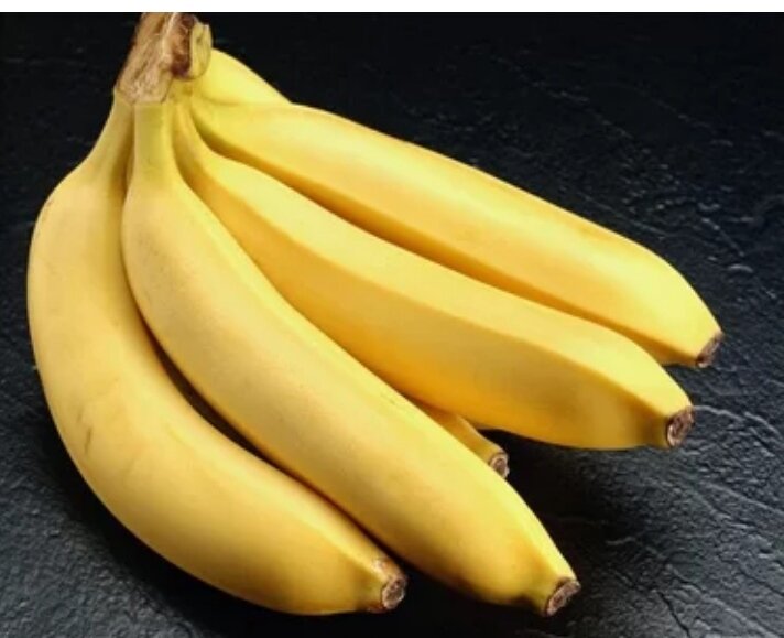 Современный ритм жизни диктует собственные правила. Многие жители мегаполисов возвращаются в уютное семейное гнёздышко только поздно вечером. Поэтому им приходится испытывать на себе все «прелести» позднего ужина. Но стоит ли есть на ночь бананы, какие опасности могут таить в себе вечерние перекусы?
