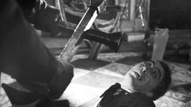 Правообладатель иллюстрацииGETTY IMAGESImage captionВ отсутствие специальных медицинских знаний проще было обвинить в некоторых болезнях клыкастых убийц наподобие Дракулы