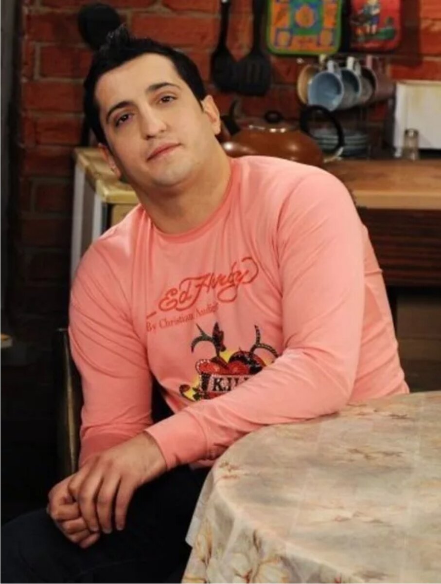 Арарат кещян универ. Как зовут артура из универа. Арарат кещян актер. Арарат кещян универ. Как зовут артура из универа.