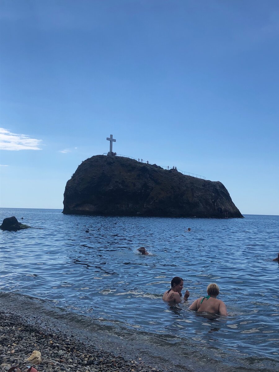 Море здесь всегда очень чистое, но не всегда теплое