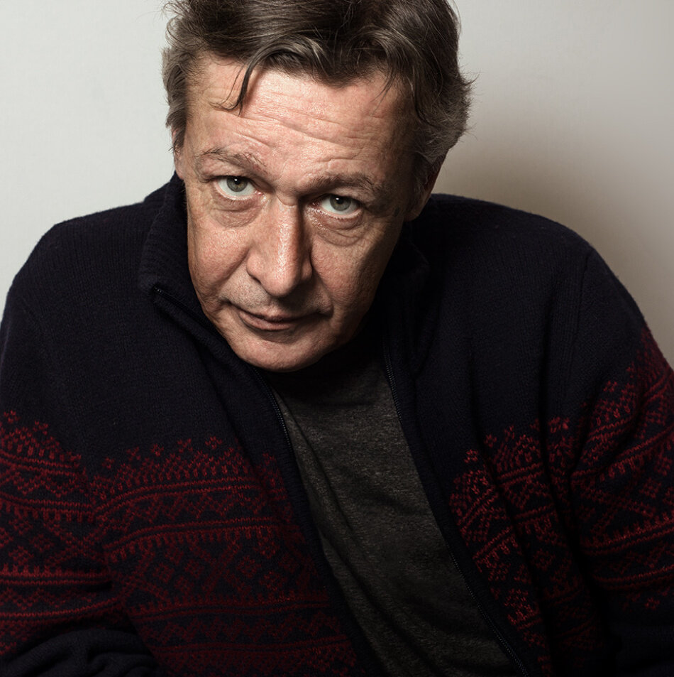 Получается так, что Михаил Ефремов таким образом показывает всем нынешнее положение.