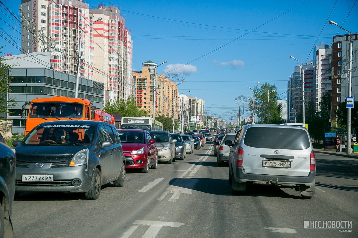 Красноярск дороги сегодня. Пробки Красноярск. Пробки в центре Красноярска. Пробки на дорогах Красноярска. Пробки в Красноярске фото.