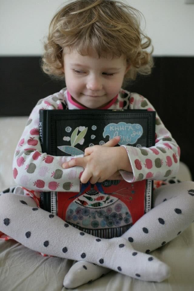 Не хотелось бы хвастать, но очень уж хочется написать: не у каждой девочки есть такая книга))) Извините, больше хвастовства не будет.