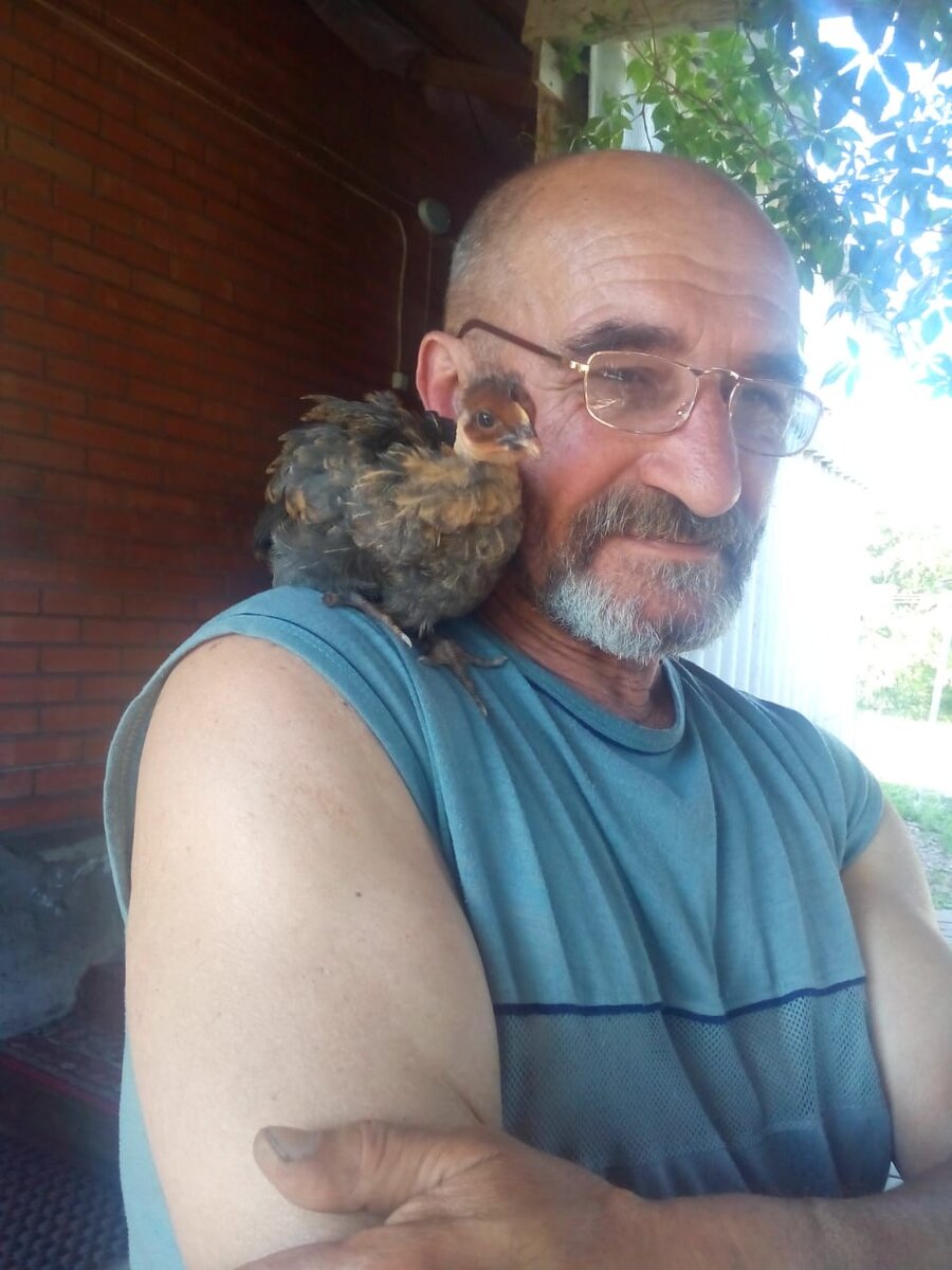 снимку два года, "подружка голошейка"