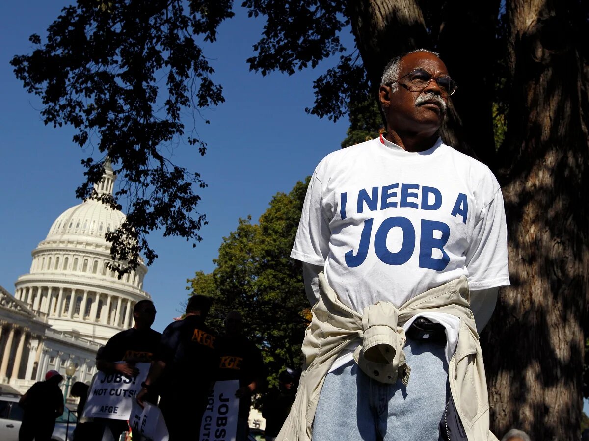 Безработица США выходит на новый уровень