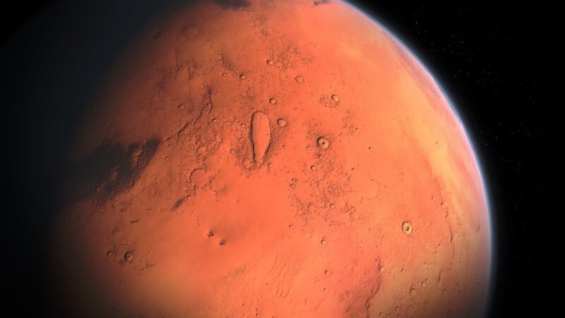 Из космоса хорошо видна тонкая атмосфера, окутывающая красную планету