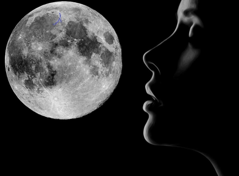 Картинки луны человек. Девушка-Луна. Луна лицо девушки. Луна с женским лицом. Луна черно белая.