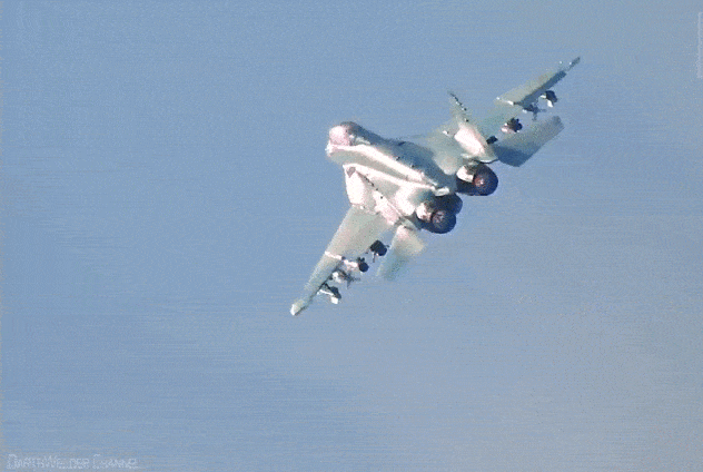 Истребитель МиГ-35 в воздухе (GIF видео).