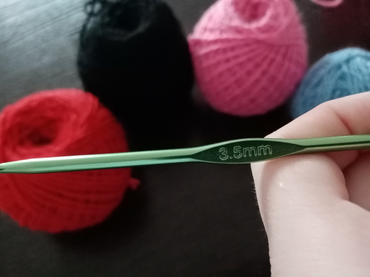 обратите внимание на задний фон -пряжа