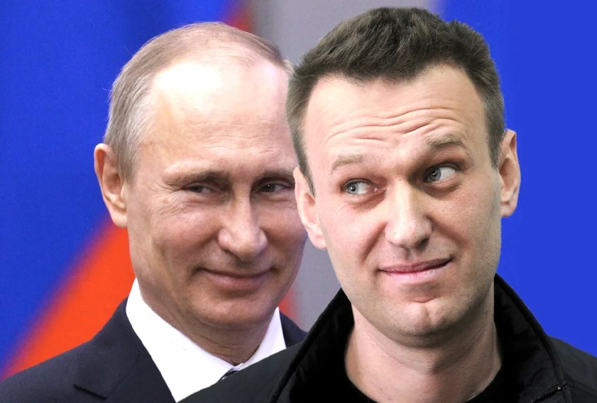 Путин логику Навального, думаю, примет. Свою логику он навязывать не станет. Ты хочешь на таран, лобового столкновения? Будет тебе таран. То есть посадят по полной программе. Навальный в смысле храбрости – несомненно, герой. Тут говорить не о чем. Но один в поле не воин. Как говорила Жанна д’Арк: «Те, кто верят в меня, за мной!» Она же не одна Орлеан освободила. Так и Навальный говорит, а вокруг группа людей, которые ахают, охают, но на Орлеан совершенно не торопятся. Им и дома хорошо. Времена другие. Сегодня эта форма героизма не очень востребована. А вы как думаете друзья? Пишите в комментариях своё мнение. 