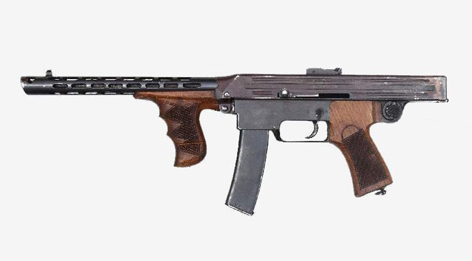 Пистолет-пулемёт Калашникова в изготовлении сложнее и дороже, чем ППШ-41 и ППС, и требует применения дефицитных и медленных фрезерных работ. Поэтому, несмотря на многие подкупающие стороны (малый вес, малая длина, наличие одиночного огня, удачное совмещение переводчика и предохранителя, компактный шомпол и пр.), в настоящем виде своём промышленного интереса не представляет.