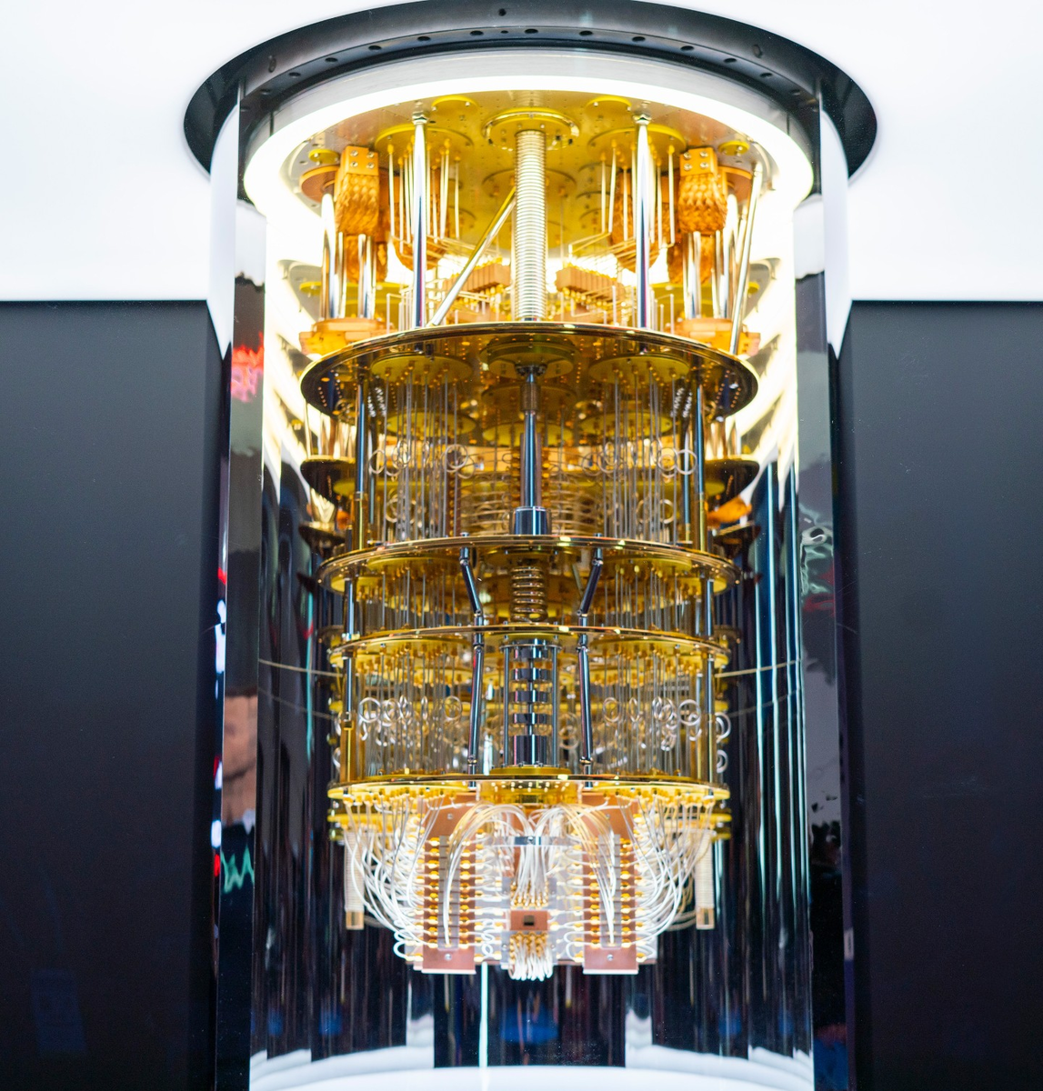 Quantum computer. Квантовые компьютеры IBM Q System one. Квантовый компьютер IBM 2020. IBM квантовый компьютер 2018. 50 Кубитный квантовый компьютер.