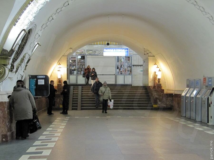 Маяковская метро переход. Московский вокзал Санкт-Петербург метро площадь Восстания. Площадь Восстания метро СПБ. Метро Маяковская площадь Восстания. Станция метро площадь Восстания СПБ.