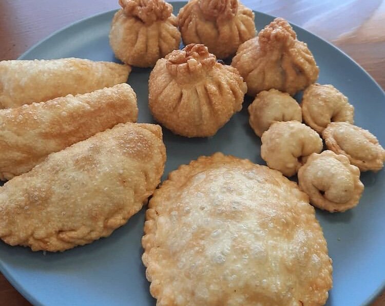 По́зы (бур. бууза, монг. бууз) — традиционное бурятское и монгольское блюдо, также популярное в Иркутской области и Забайкальском крае.