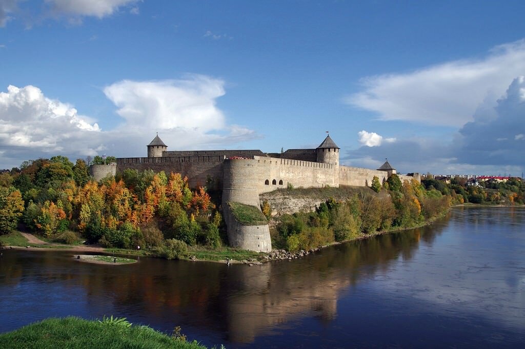 Крепость нарва. Нарва (город в эстонской ССР). Нарвский замок Нарва. Нарва город крепость. Крепость в Нарве Эстония.