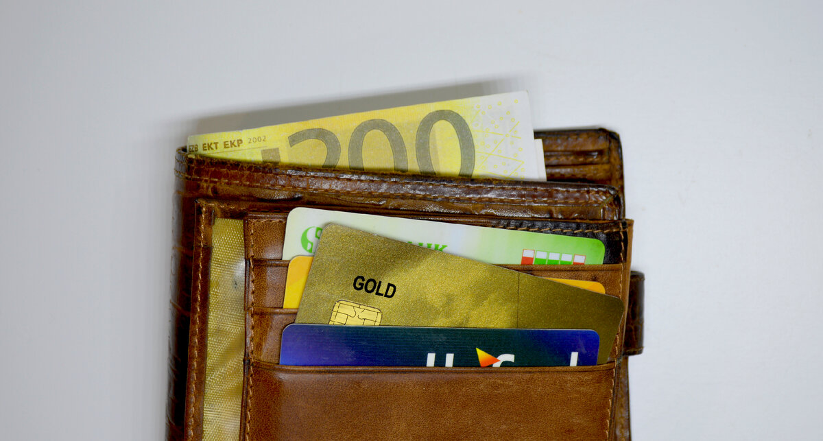 Кошелек, валюта и пластиковые карты