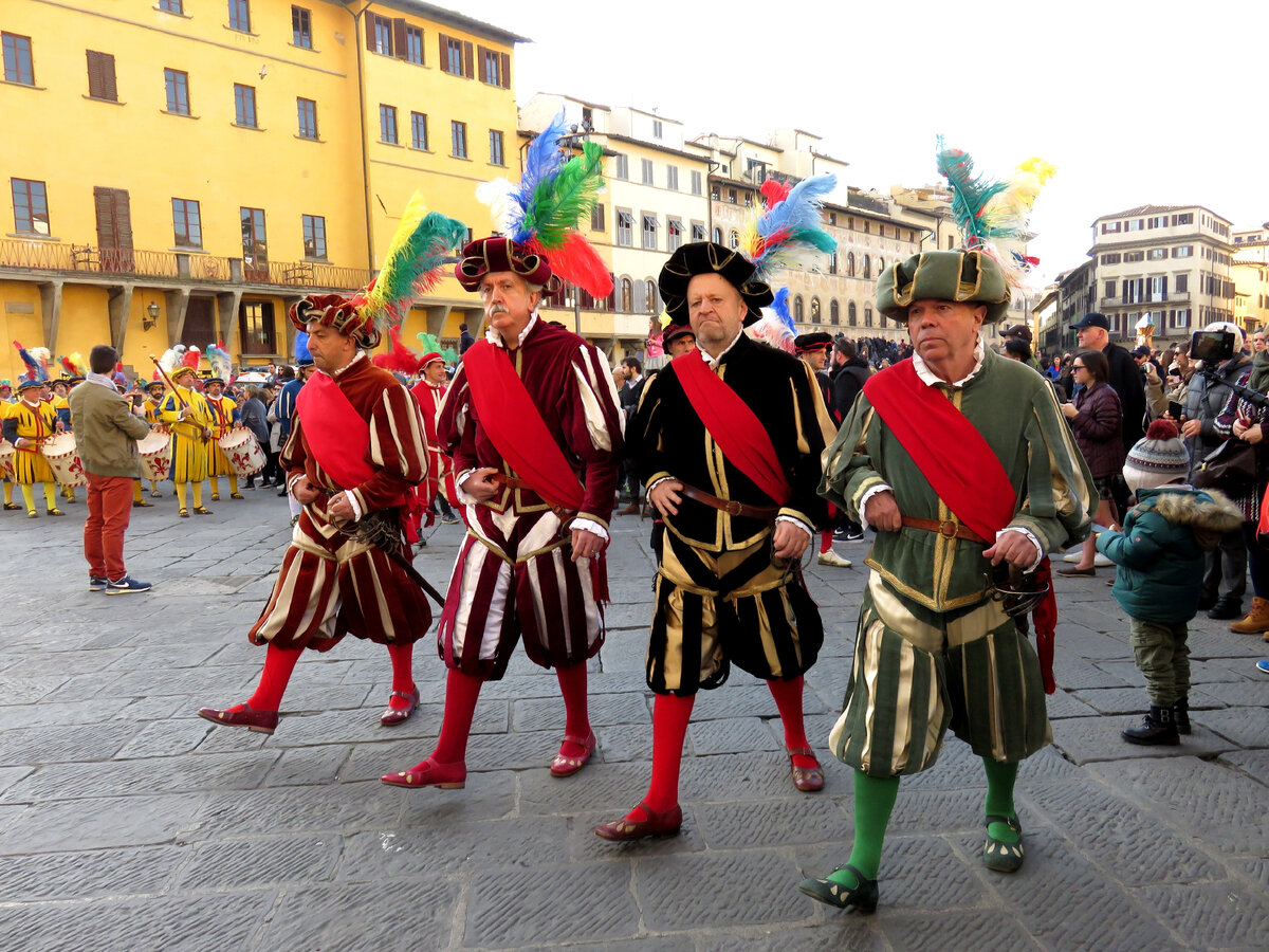 Флорентийский исторический кортеж перед матчем на Площади Санта Кроче 17 февраля 2019 года (все фото автора)