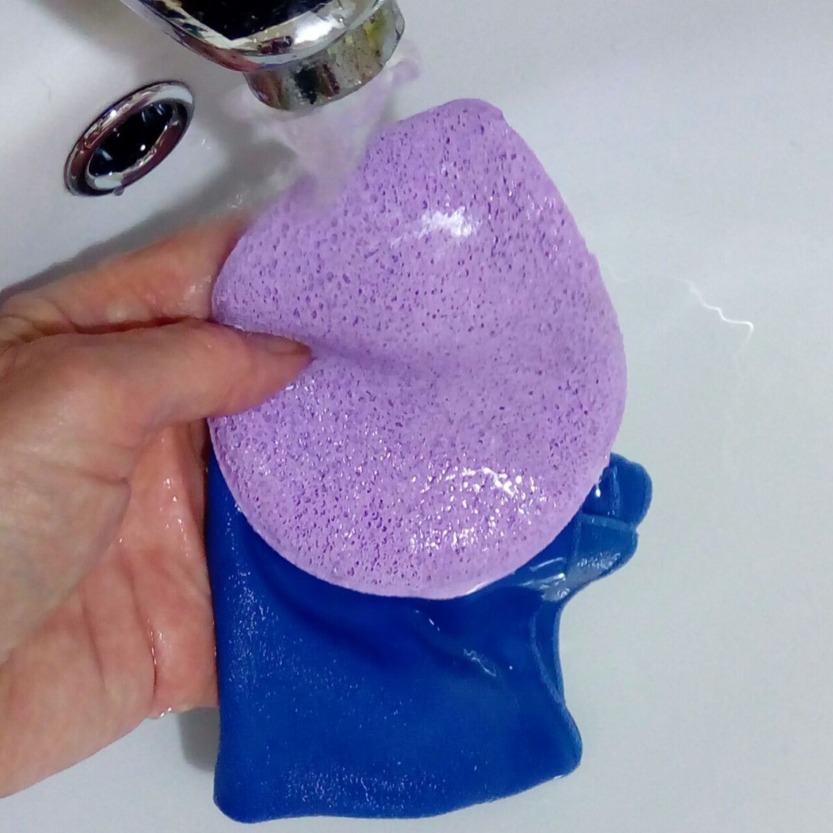 Мои два помощника для умывания.