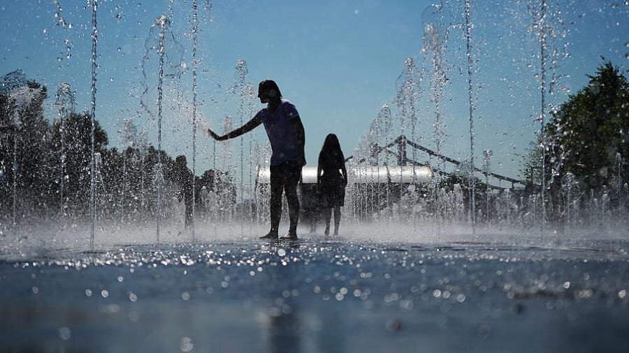 Источник: https://iz.ru/887455/2019-06-10/zhara-v-moskve-pobila-rekord-1999-goda