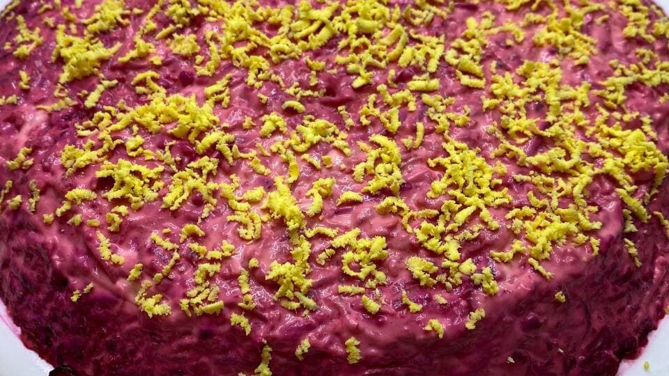 Готовим полезную для здоровья сельдь под шубой без майонеза