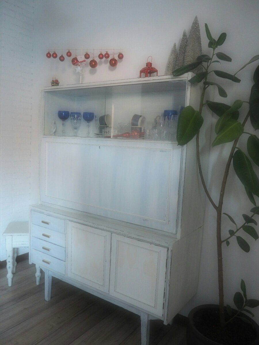 Первый опыт перекраски такого большого формата. Видны полосы. Поэтому и сфотографировано с фильтром))) 