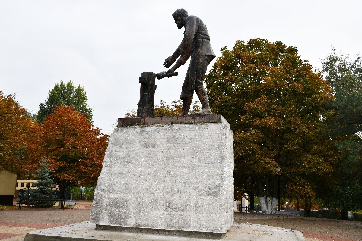 Памятник Даниилу Семёновичу Бокареву в городе Алексеевке Белгородской области