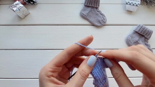 Эти норвежские пинетки-носочки будут согревать детские ножки всю зиму (Вязание спицами)