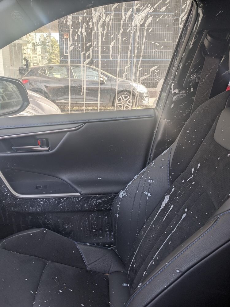 Источник: https://www.reddit.com/r/Wellthatsucks/comments/tchc3y/forgot_a_drinkable_yogurt_bottle_in_my_car_and_it