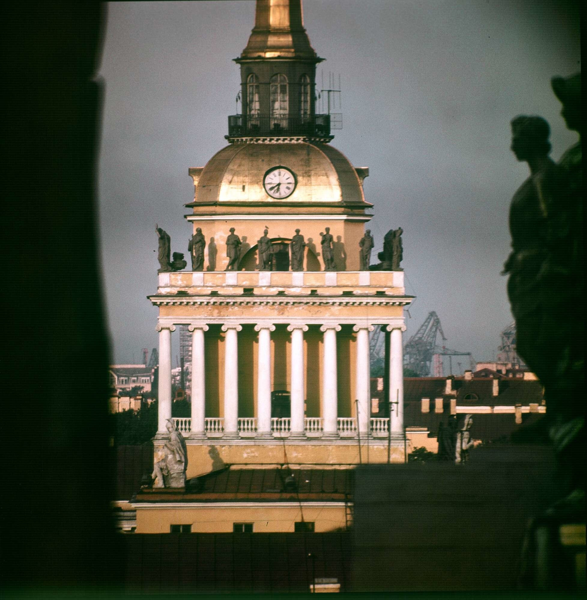 © Илья Наровлянский. Вид на Адмиралтейство. Ленинград, 1960 е