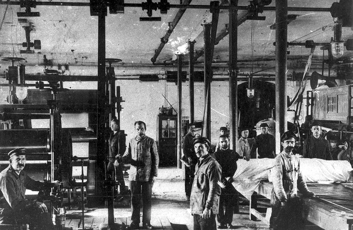 Советские заводчане в 1920-е годы.