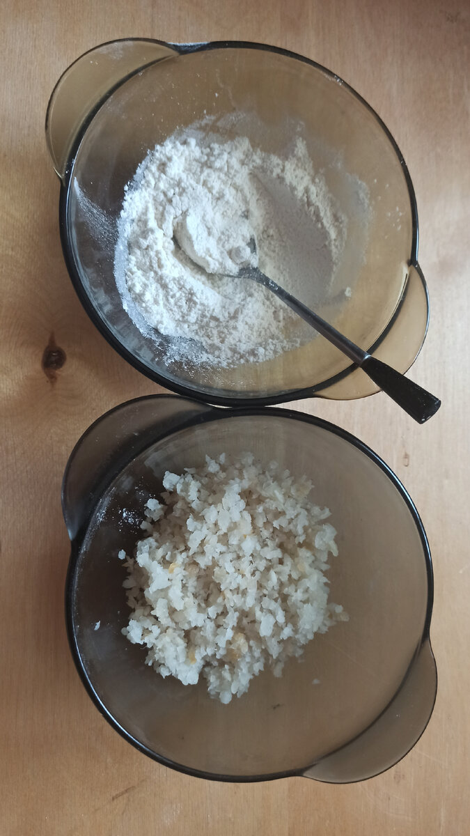 В верхней мука, манка, соль, сахар, сода, в нижней репа.