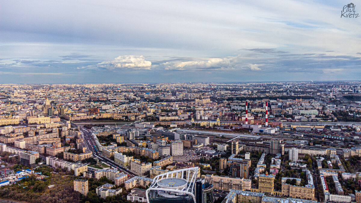 18mm, 1/400s, f/3.5, ISO 100.
Этот снимок я кадрировал в 16:9 для обложки стрима (см. запись на ютуб-канале Paul Kretz), где в прямом эфире обрабатывал кадры сегодняшней статьи. Второй кадр - исходник в 3:2. 