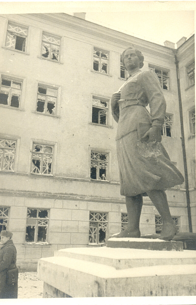14.11.1941 года. Фото С. Струнникова. Из коллекции М. Тенцера. 3-й корпус ТулГУ.