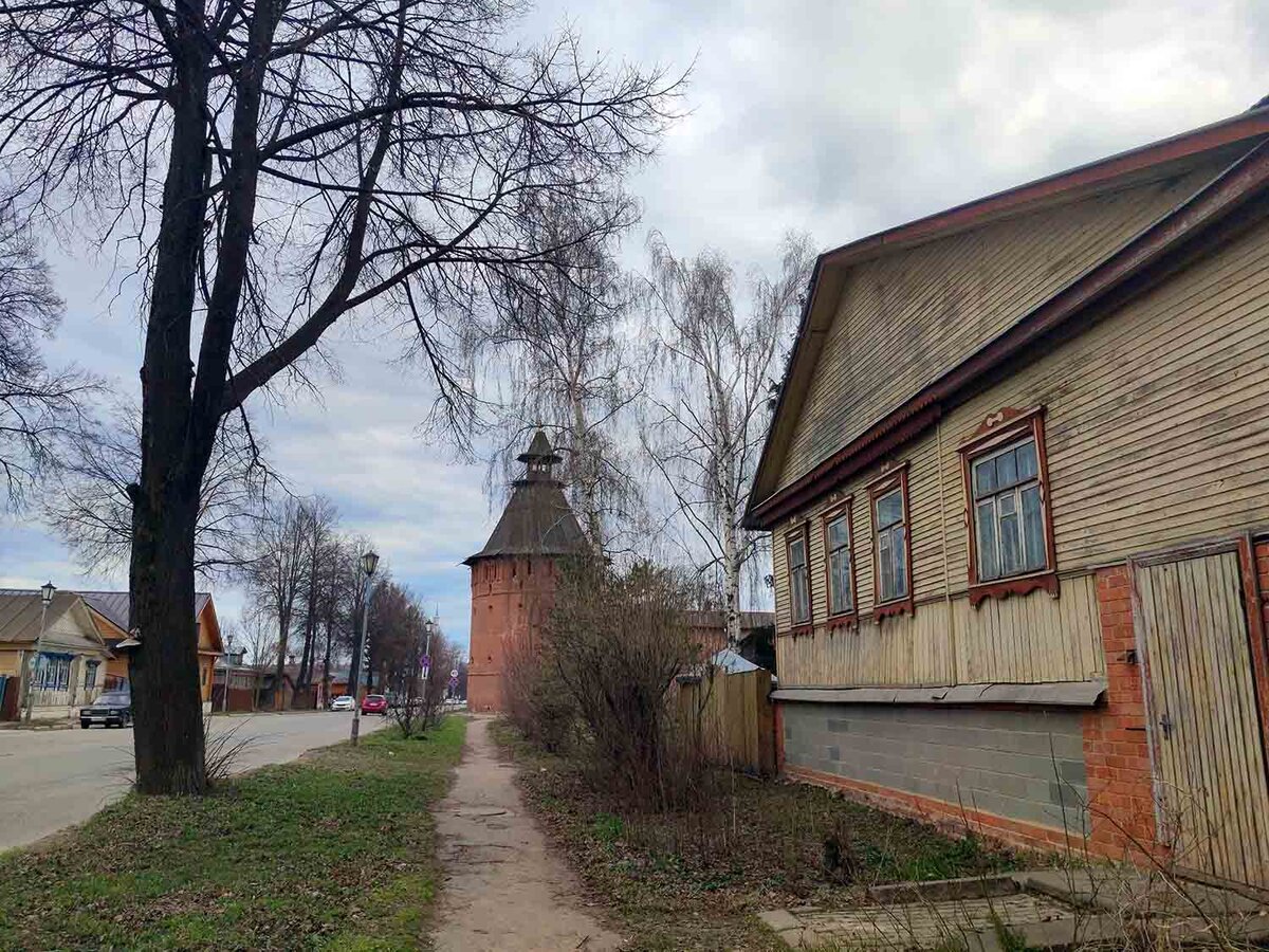 Суздаль — маленький старинный город в 200 км от Москвы.