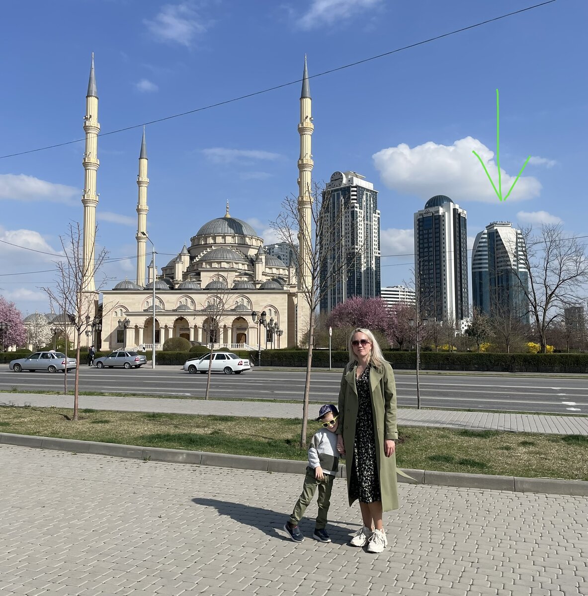 Власти Чечни хотят из Грозного сделать что-то похожее на Дубай. Поэтому город стратегически пытается расти и развиваться по дубайскому сценарию.