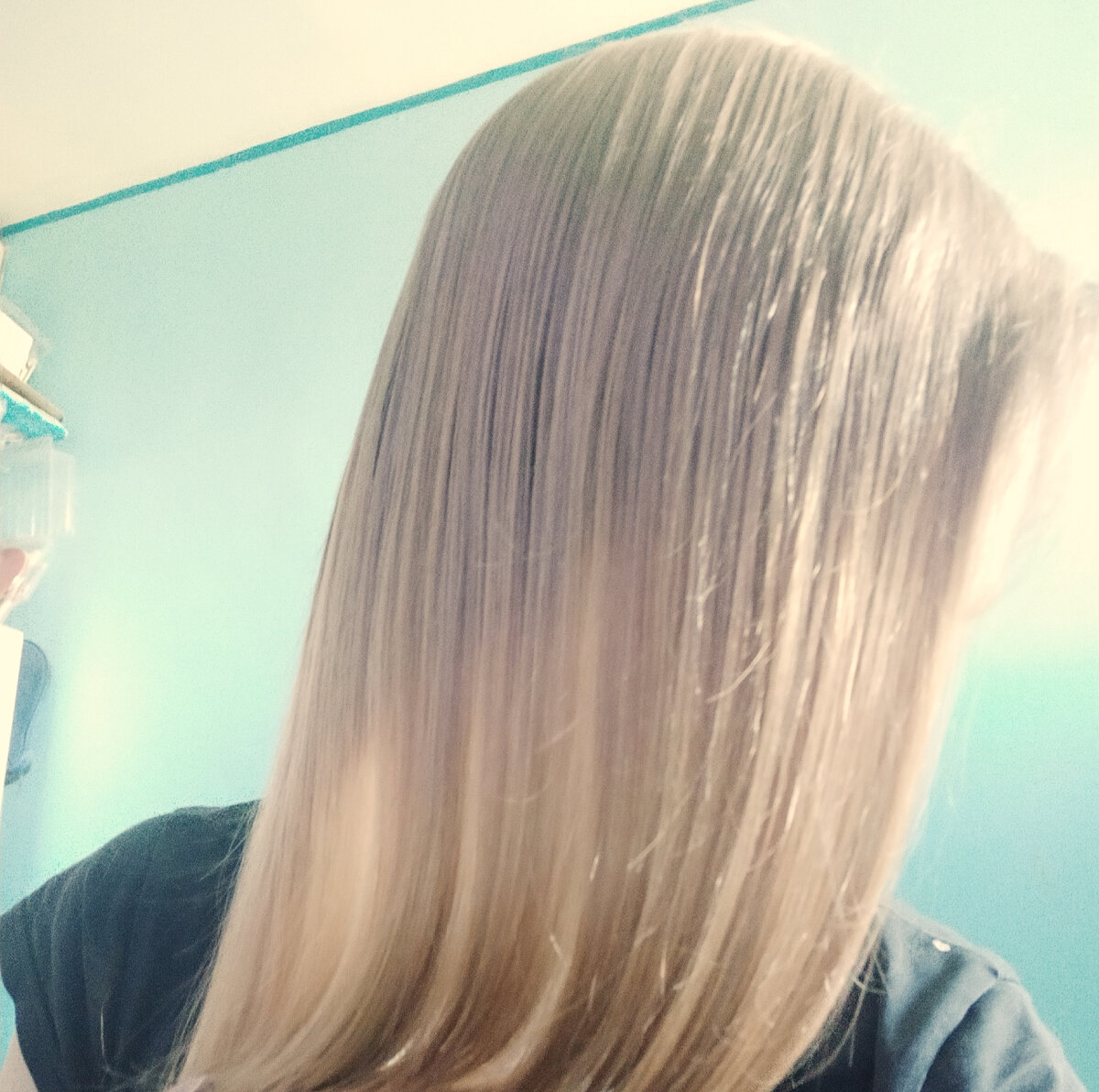 Фото автора. Мои волосы после использования спрея. Никакого склеивания или утяжеления - отличный результат для средства за 79 рублей