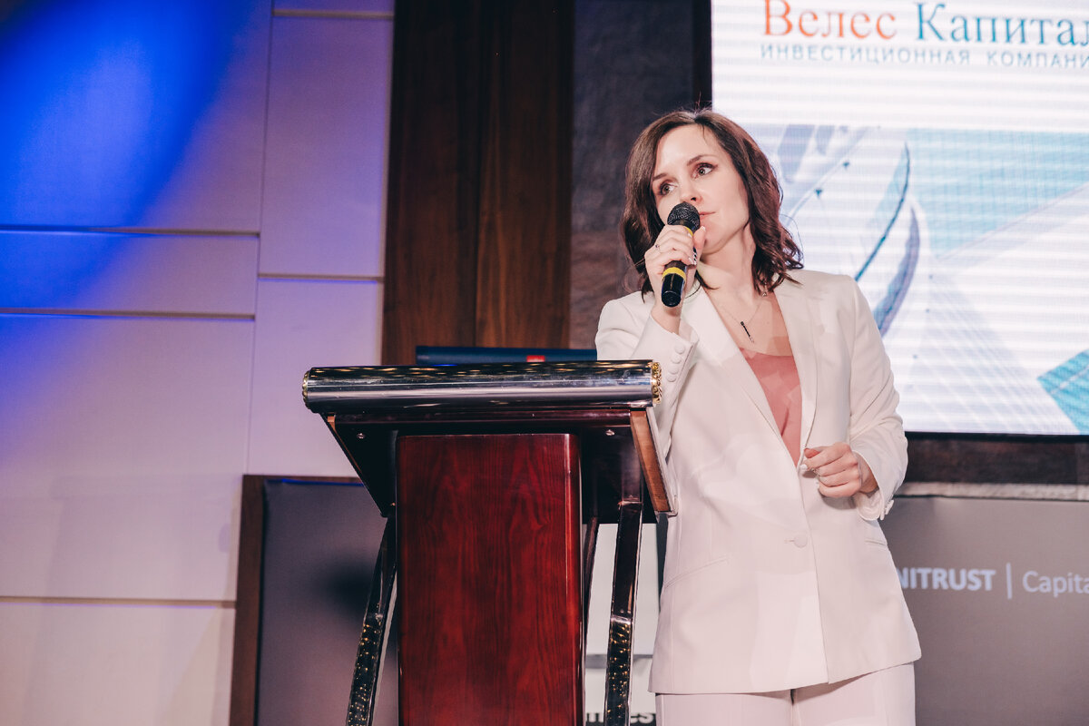 На фото как раз тот момент, когда я слушаю подобные вопросы в процессе оффлайн-семинара и готовлюсь отвечать