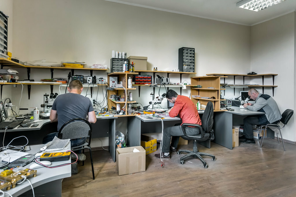 офис по ремонту компьютеров. ремонтная мастерская. сервис рабочих мест. мастерская электронщика. сервис рабочих мест.