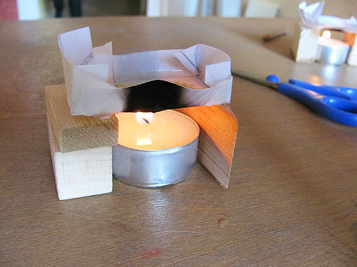 У меня руки ещё не дошли заснять этот эксперимент самостоятельно, поэтому беру фотографию с сайта rusbatya.ru. Когда-нибудь я всё-таки запишу своё видео.