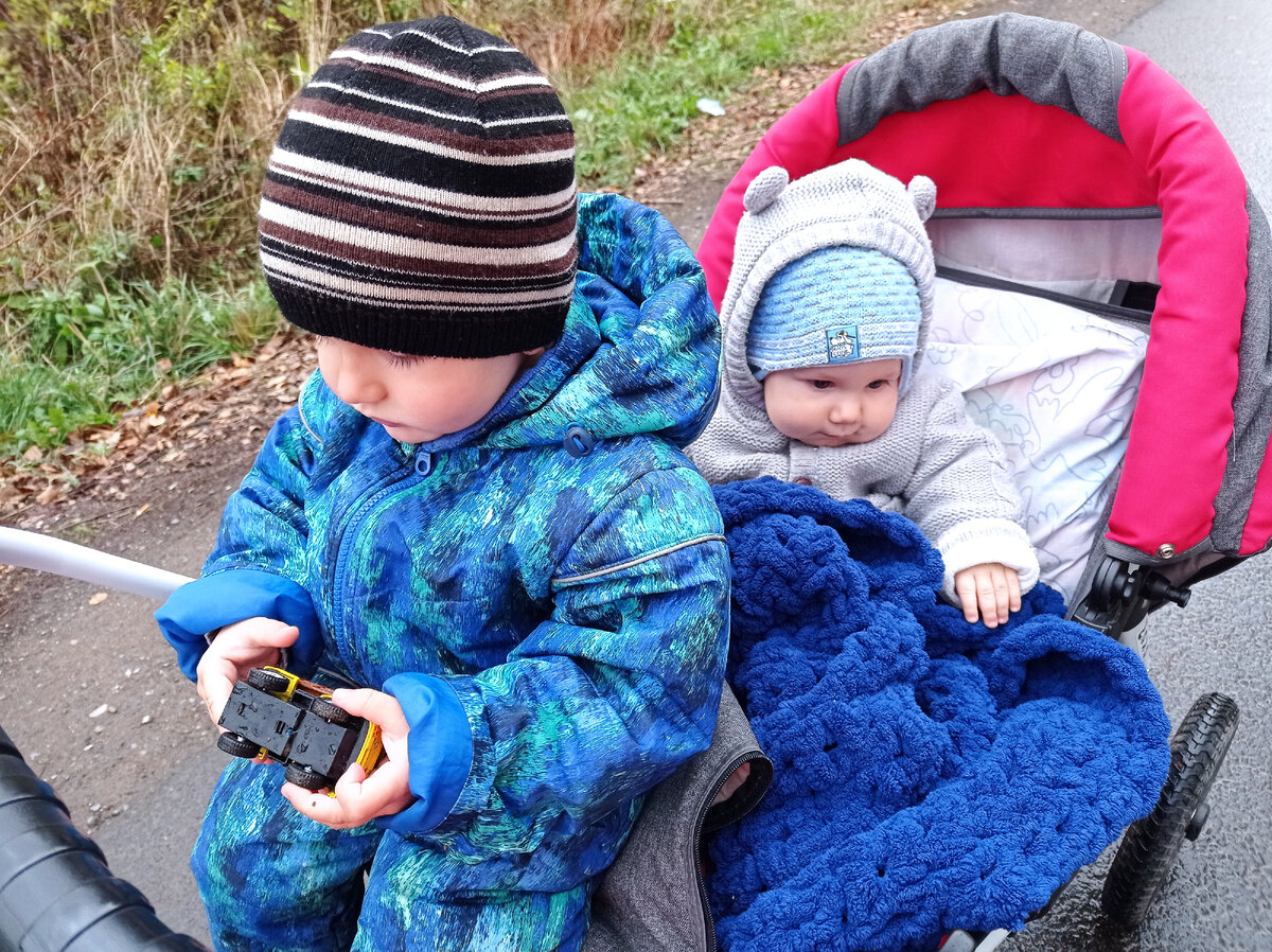 Отобрали у Вити коляску