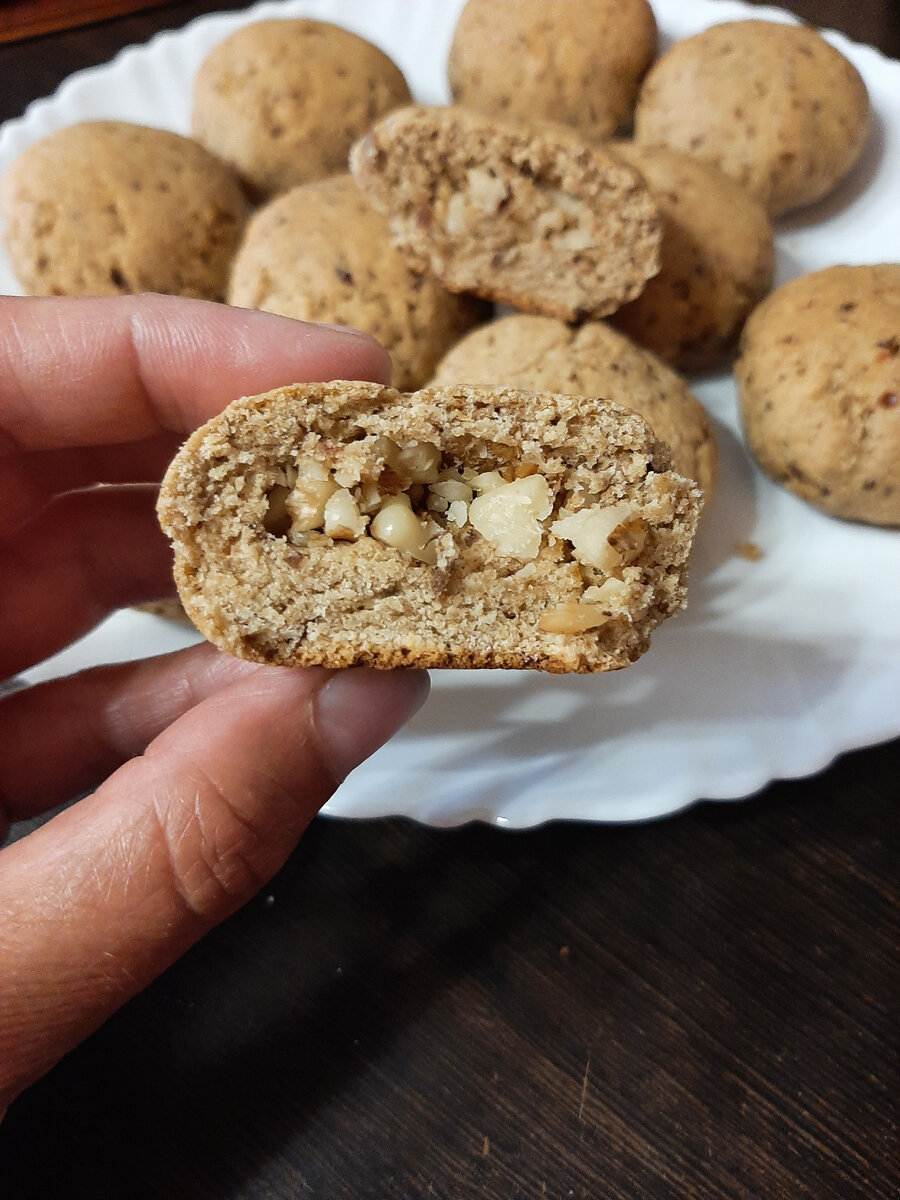 Пряники без сахара с начинкой из орехов

