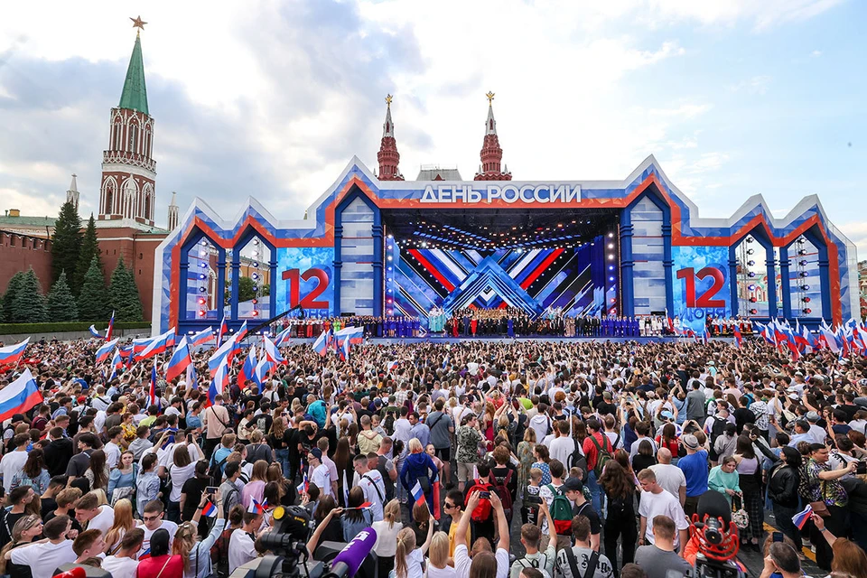 Концерт на вднх 9. Концерт 12 июня 2022 в Москве на красной площади. Концерт на красной площади 12 июня 2022. Концерт день России 2022 красная площадь. Концерт на красной площади.