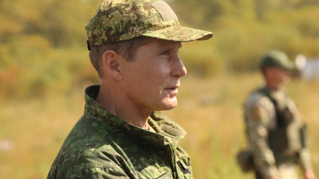     Губернатор Приморского края Олег Кожемяко выехал на встречу с мобилизованными земляками. В боевых лагерях мужчин снабдили необходимой амуницией и одеждой — они проходят профподготовку сразу по нескольким областям.