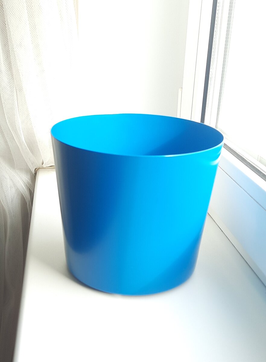 Кашпо стальное с порошковым покрытием. Икея. Абсолютно новое. Очень тяжелое. Выставила за 700 руб. (нашла минимальную цену на такое же в 900 руб.) И вот именно тут я и схитрила - таких кашпо у меня 5 штук и за прошлую прогулянную неделю я засчитала это объявление как бы за 3 предмета. Думаю так будет честно, потому как вряд ли кто-то купит все (хотя за 2 и более я предлагаю в объявлении скидку) и мне придется ходить отправлять эти кашпо несколько раз.