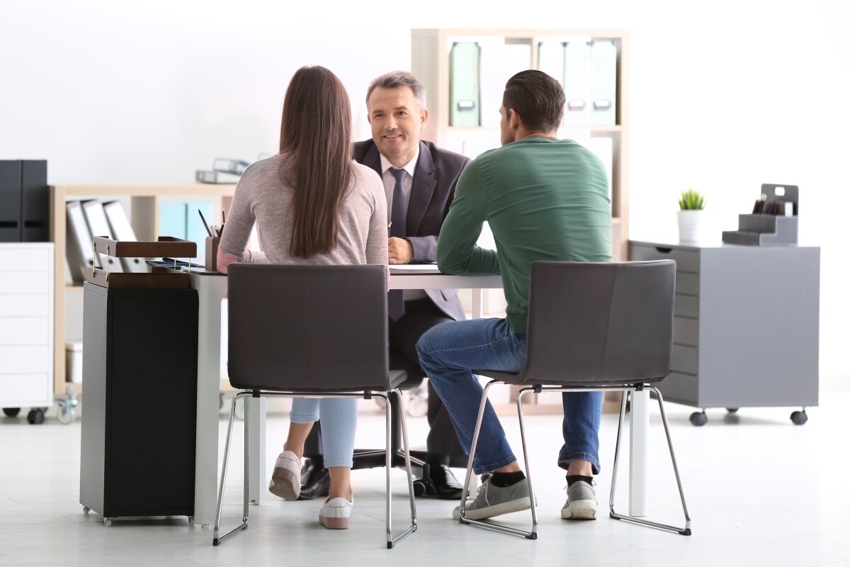    Для открытия наследственного дела у нотариуса на первом этапе потребуется только паспорт заявителя