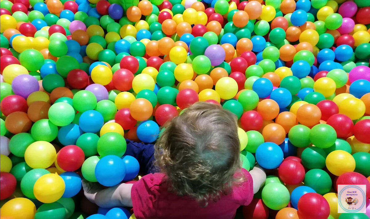 Дочка в шариках. 