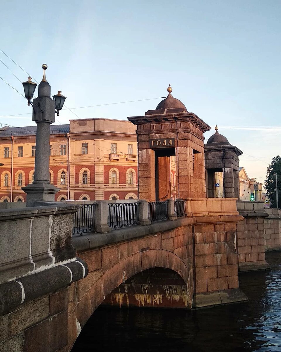 Один из двух сохранившихся типовых мостов с башнями и цепями