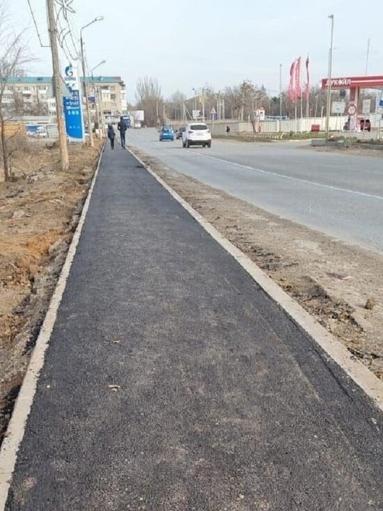     В Астрахани в отдаленных районах ремонтируют тротуары / Пресс-служба администрации Астрахани